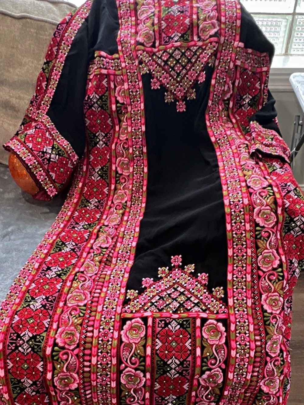 Maxi - Picture 2 of 4